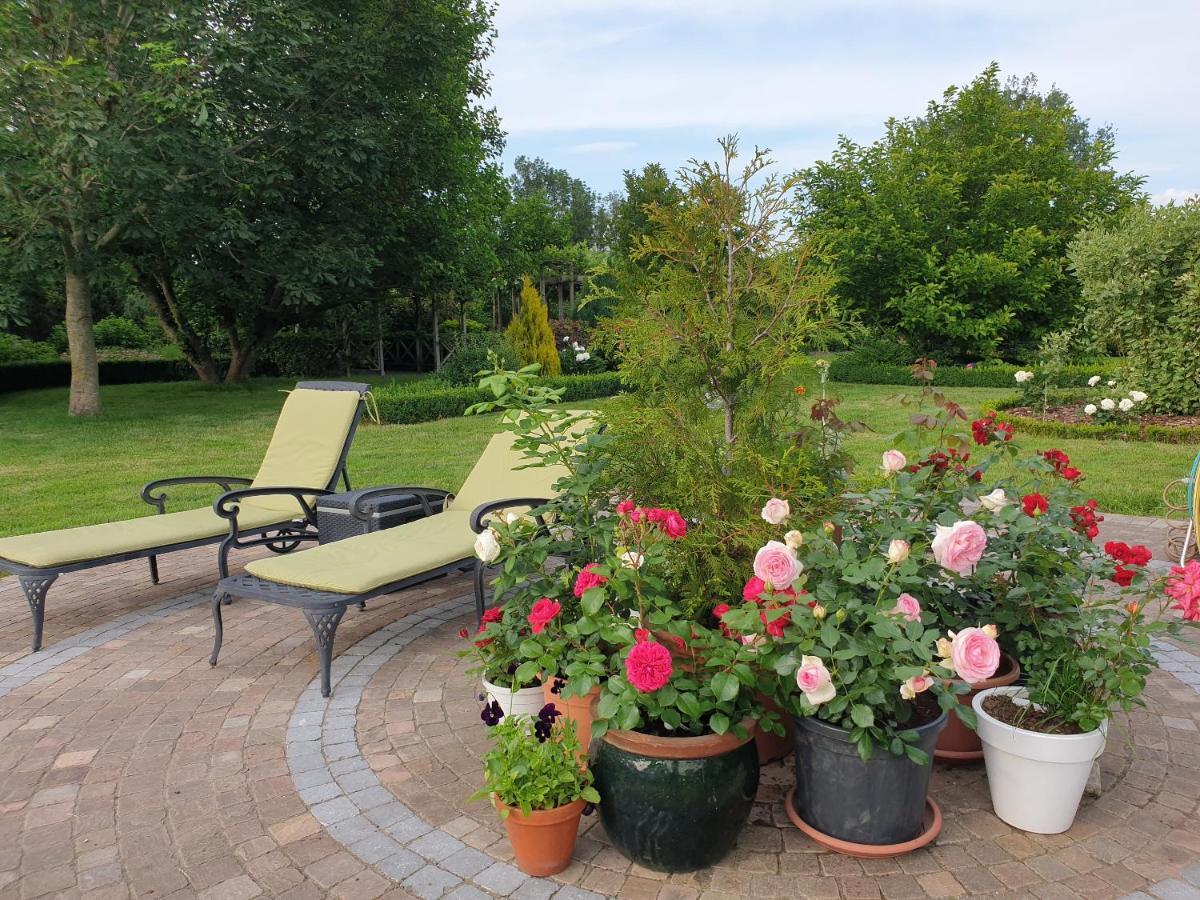 B&B Secret Garden Voeren Exterior foto